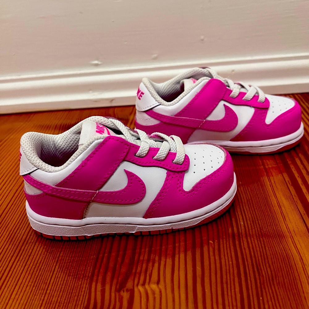 Brand new fuchsia & white toddler Nike Dunks! Size 6C